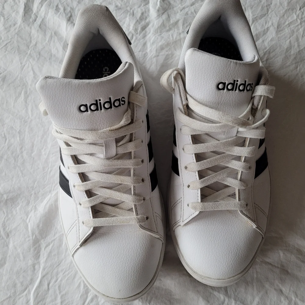 Adidas White and Black Classic Sneakers Size 8.5 Men